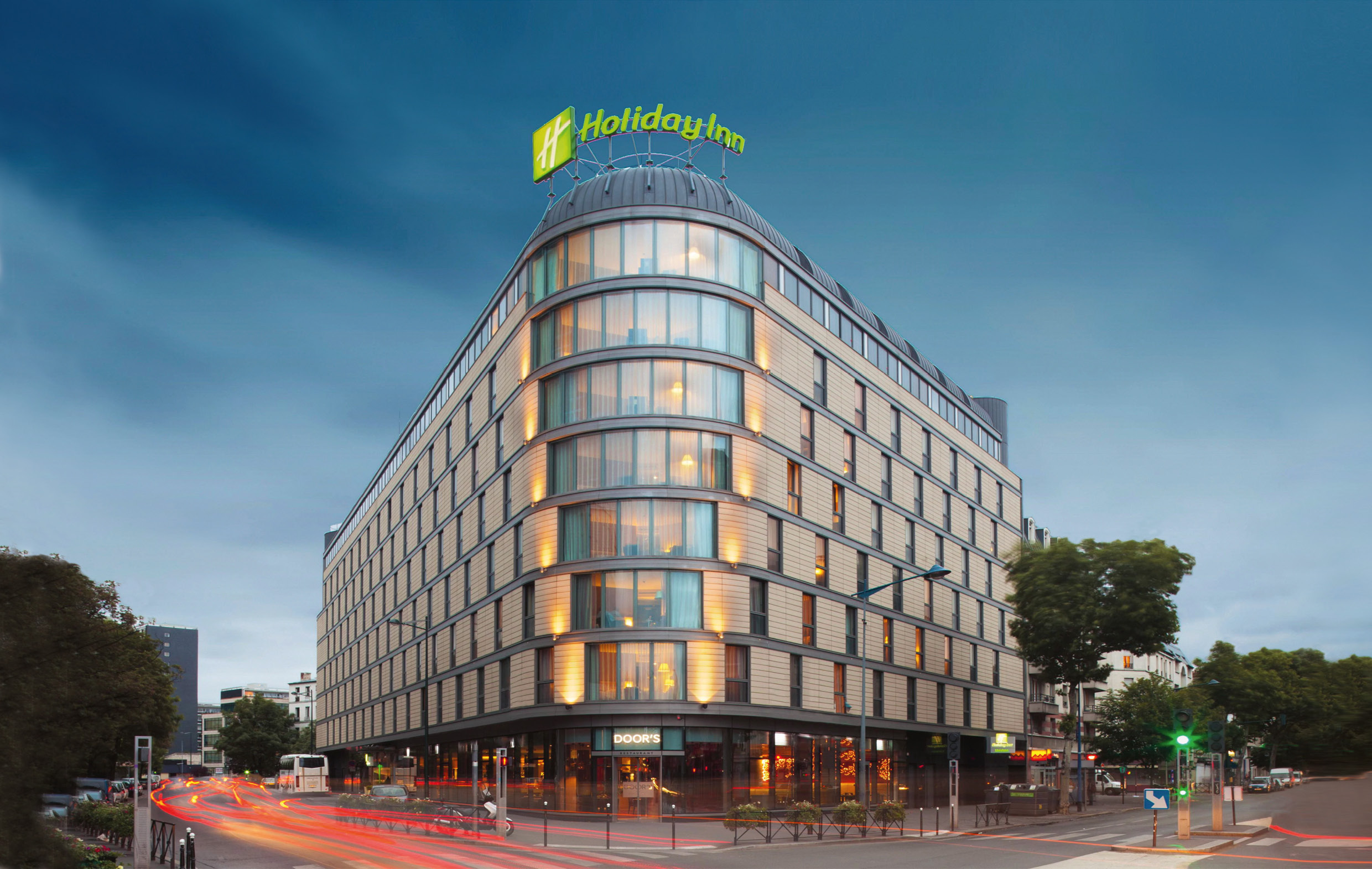 Mardi 17 novembre, EXTENDAM a fait l’acquisition du plus grand Holiday Inn de France aux côtés de Catella Hospitality Europe (CHE). Cette transaction murs et fonds de commerce sur le Holiday Inn Paris-Porte de Clichy, opérée par Christie & Co, démontre la capacité des deux investisseurs à naviguer dans un marché transactionnel enrayé par la…